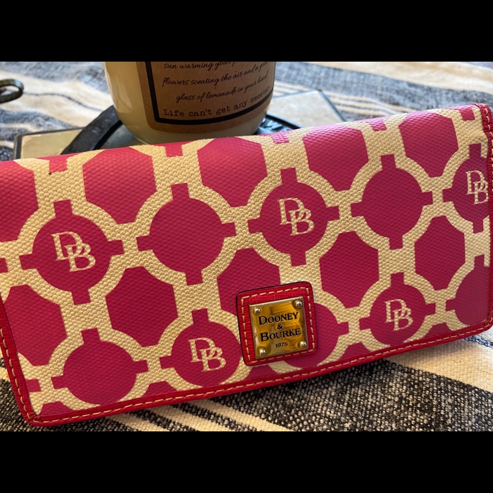 Dooney & Bourke wallet